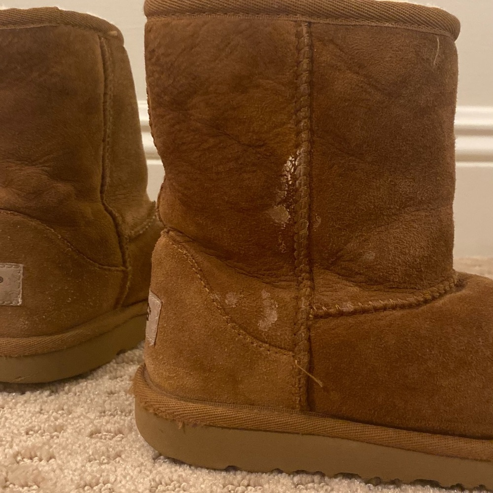 Kids Brown UGG boots size: 1